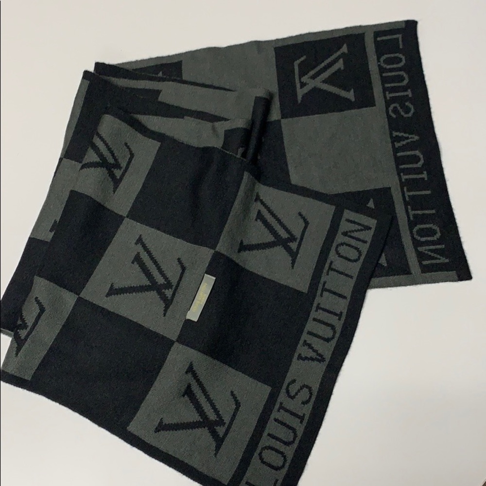 Louis Vuitton scarf - Picture 4 of 7